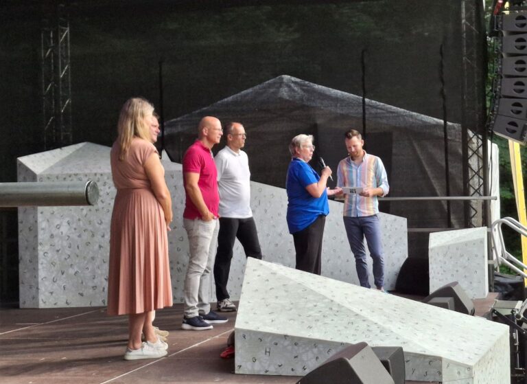 Heike Behrens begrüßt im Beisein von Ingo Nürnberger die Gäste zu Picknick trifft Theater (04.07.2025)