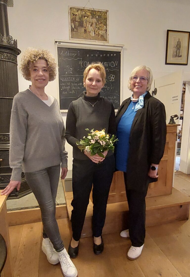 Heike Rommel (Mitte) zu Gast in der Schmökerstunde (05.05.2026)