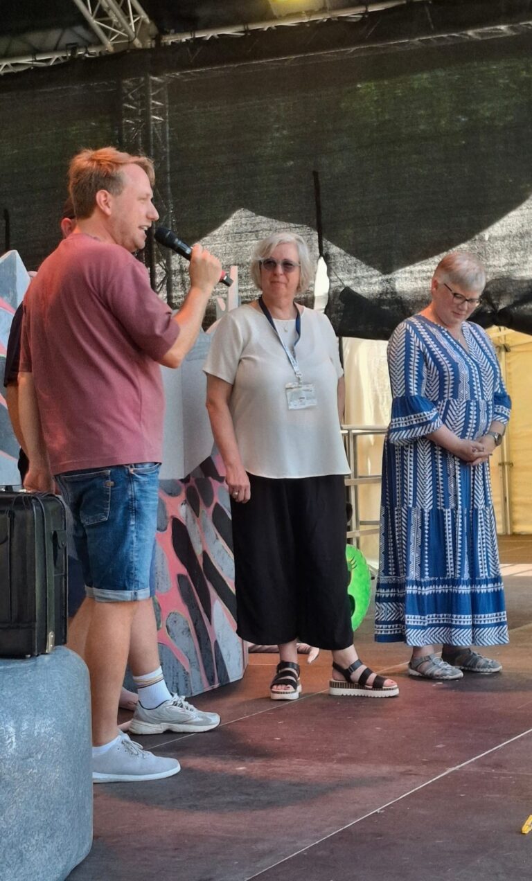 Kulturkreisvorsitzende Heike Behrens (Mitte) bei der Begrüßung